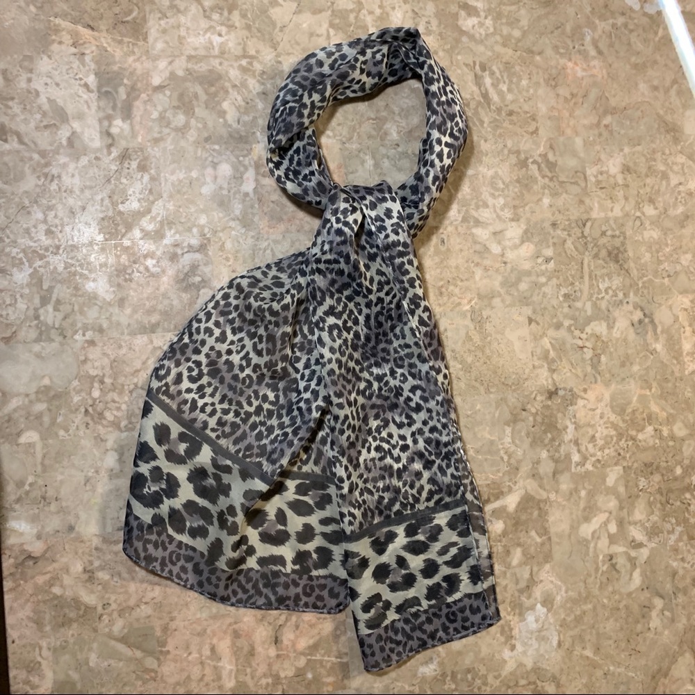 COPY - LIZ CLAIRBORNE Animal Print Scarf